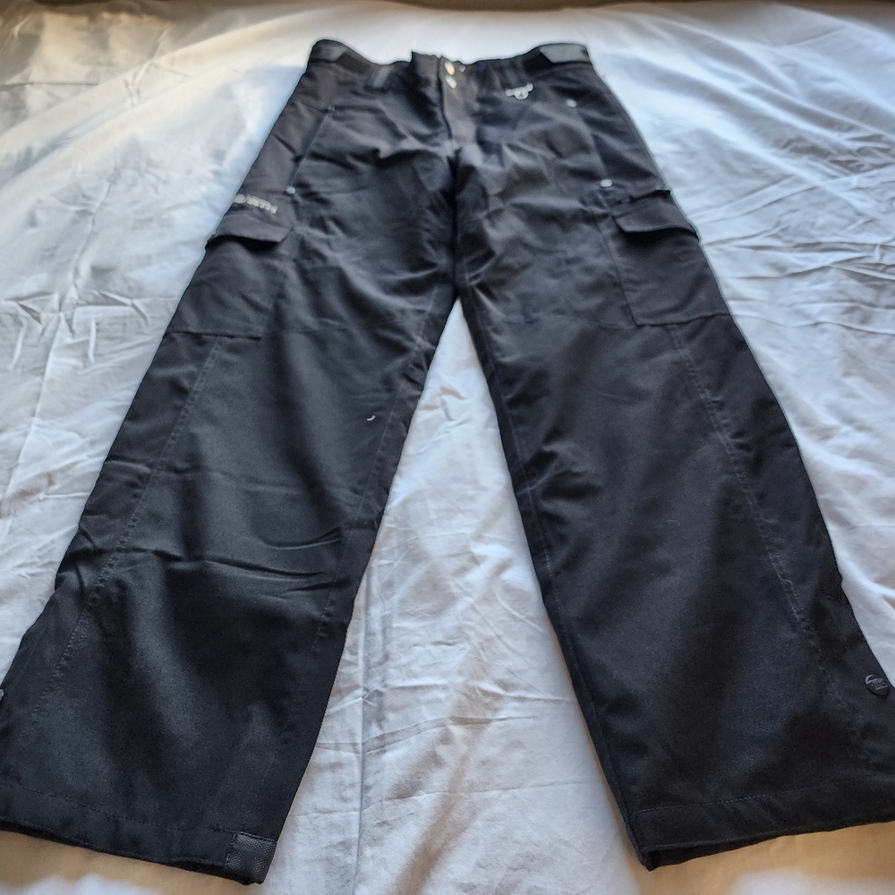 OCEAN&EARTH PRO SERIES SKI SNOWBOARD CARGO PANTS BLACK SIZE MEDIUM IS USED